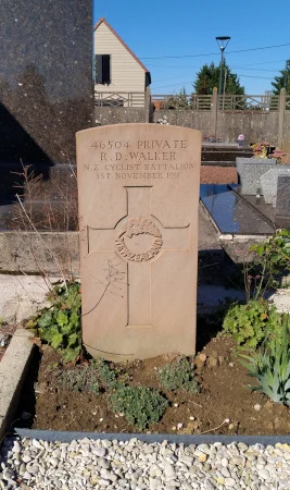 Sépulture du soldat britannique Walker au cimetière de Saultain