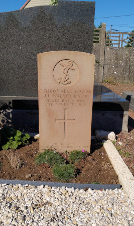 Tombe du soldat britannique Walker au cimetière de Saultain